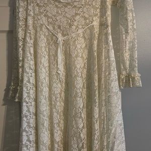 Beautiful lace light weight flowy dress